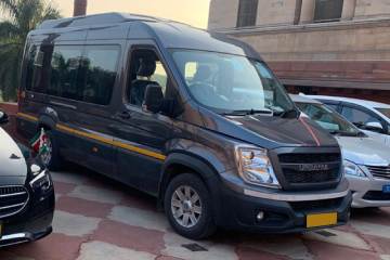 Urbania Traveller 17 Seater